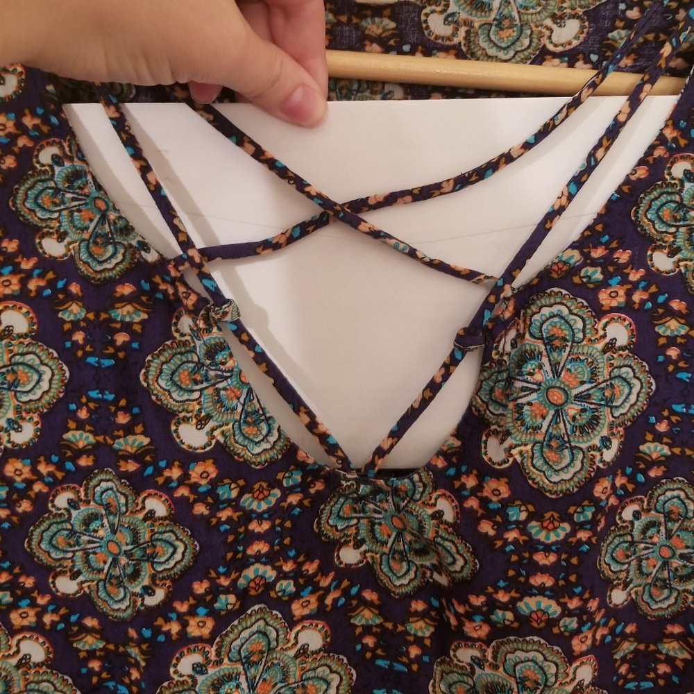 Entro Bell Cross Neck Sleeve Top - Picture 5 of 8